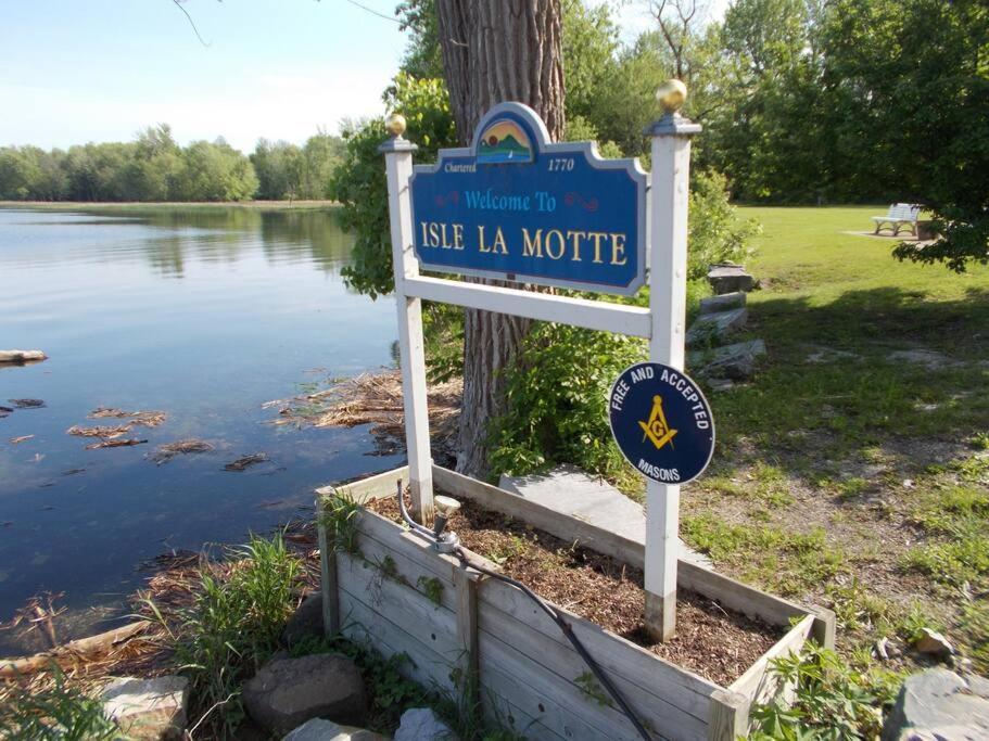 Inn At The Isles Cottage Isle la Motte Екстериор снимка